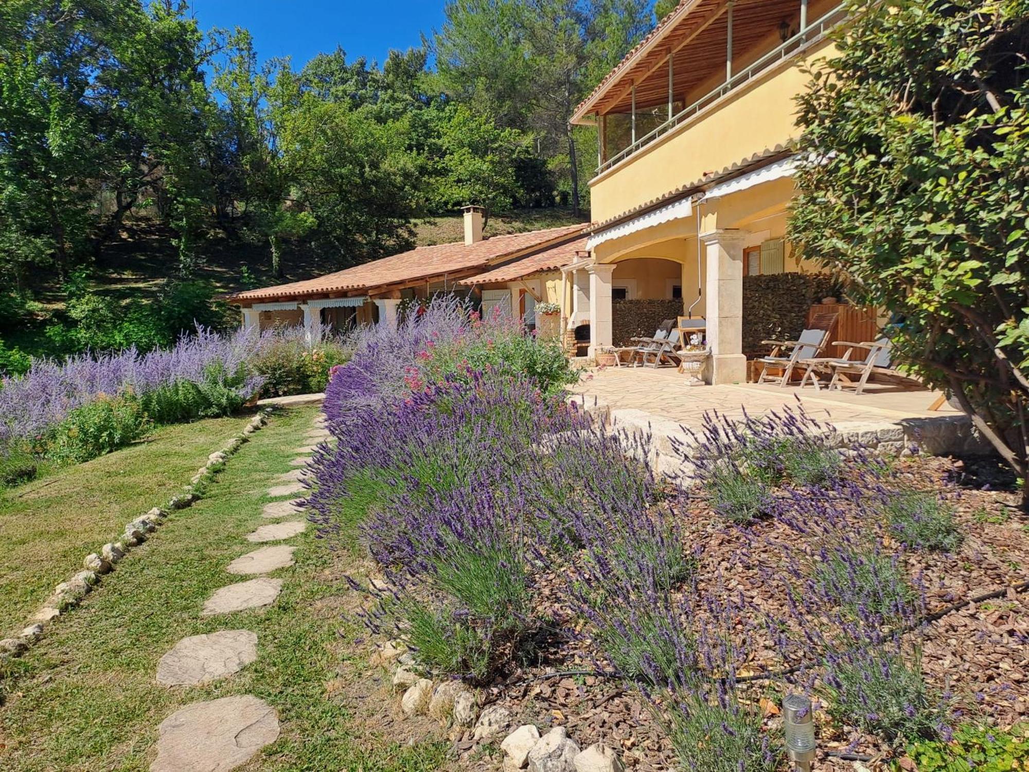 Les Cerises Bed & Breakfast Saint-Saturnin-les-Apt Exterior photo